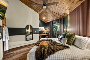 Desk, iron/ironing board, travel cot, WiFi - Octagon Overlook | Sauna, Hot Tub, Fire Pit, Games (Gatlinburg)