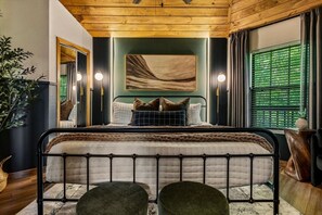 Desk, iron/ironing board, travel cot, WiFi - Octagon Overlook | Sauna, Hot Tub, Fire Pit, Games (Gatlinburg)