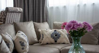 Cosy 3BR Flat With Free Parking Near Marina