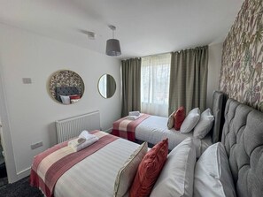 Iron/ironing board, WiFi, bed sheets