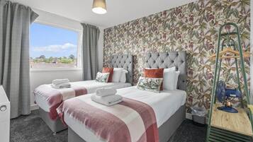 Iron/ironing board, WiFi, bed sheets