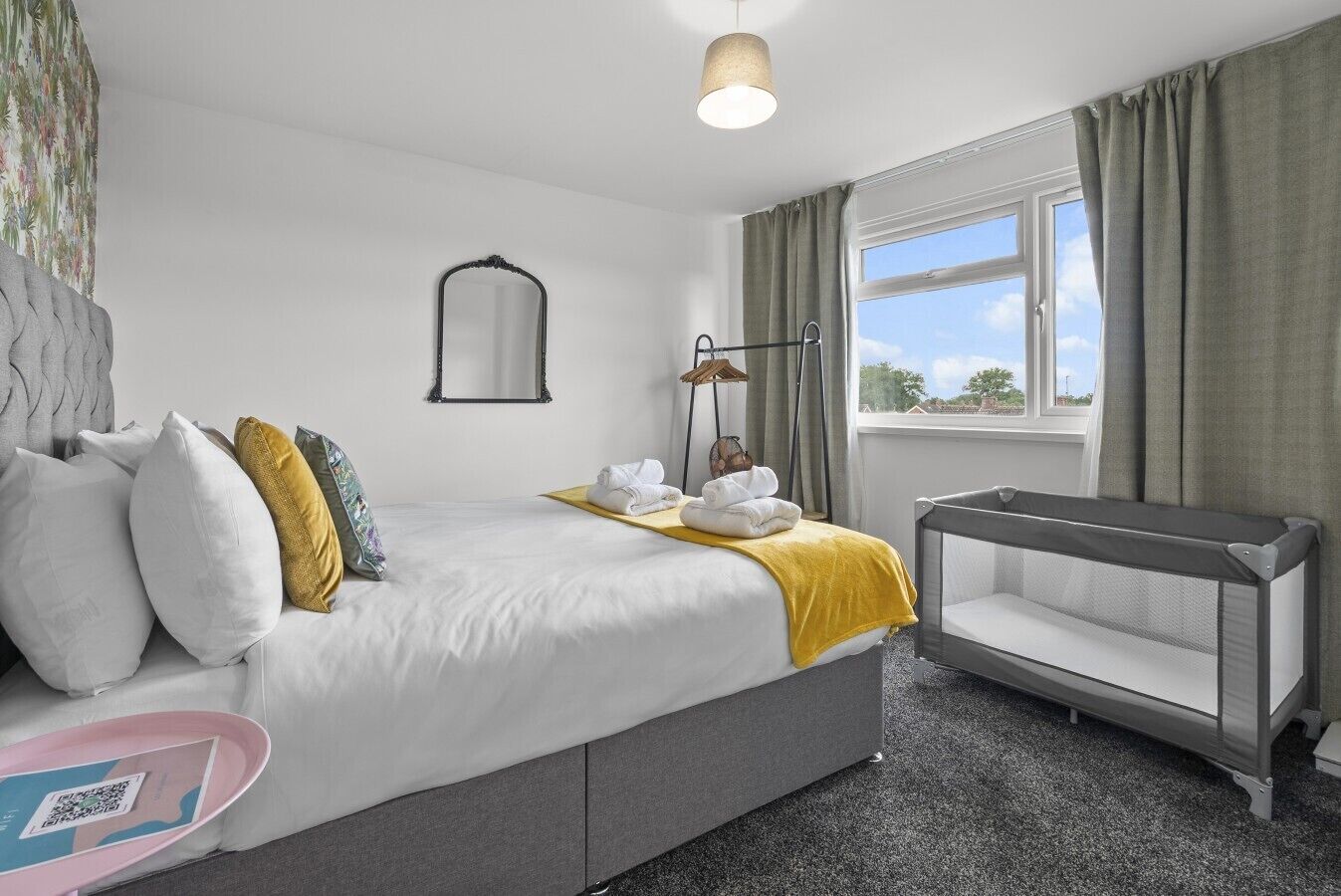 Iron/ironing board, WiFi, bed sheets