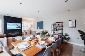 Dining - Bay Reach By Lil Blu Stays (Canford Cliffs)