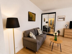 Estudio exclusivo, balcón, vistas al patio | Zona de estar