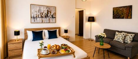 Exclusive Studio, Balcony, Courtyard View | Iron/ironing board, free WiFi