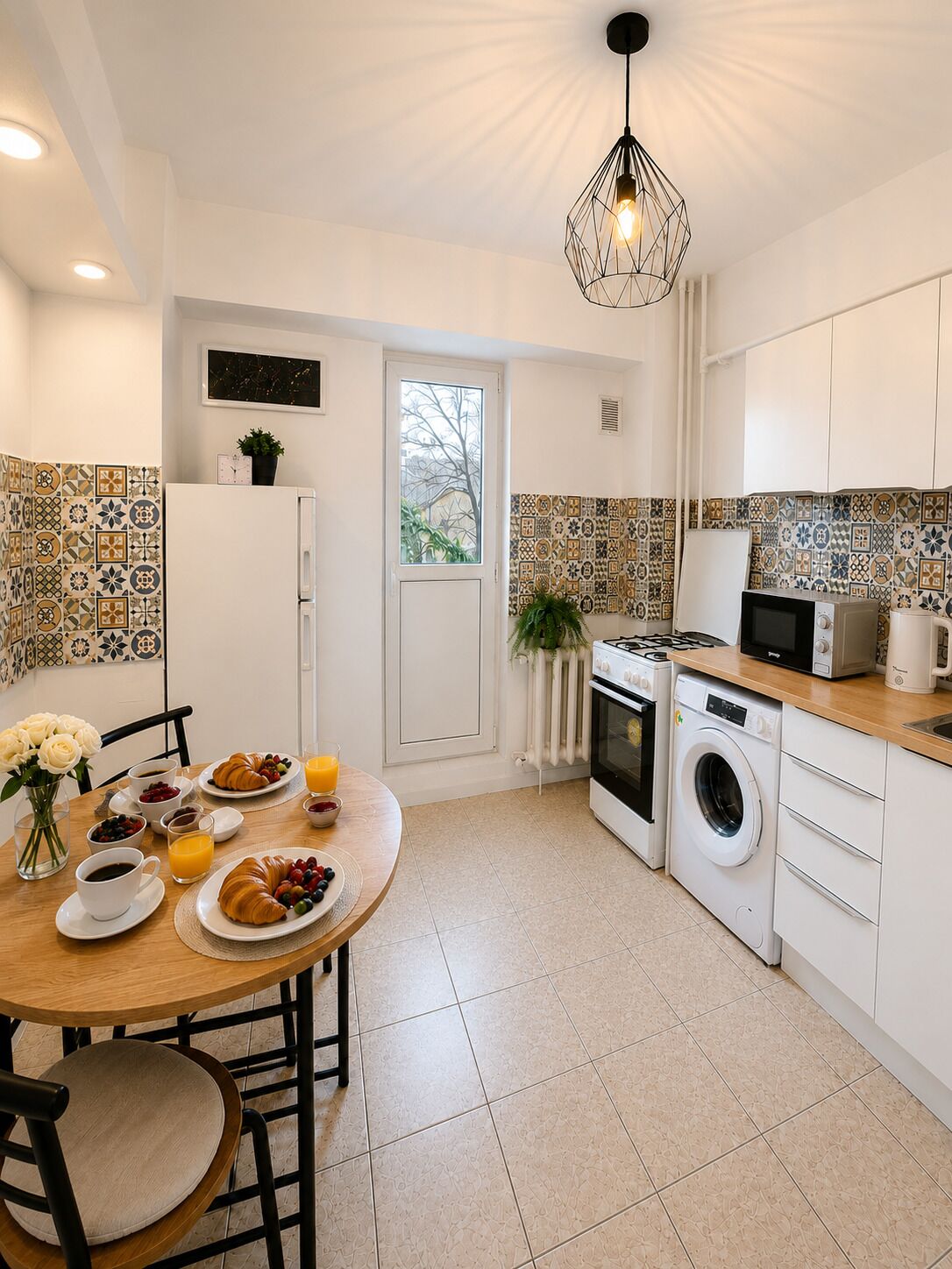 Exclusive Studio, Balcony, Courtyard View | Private kitchen