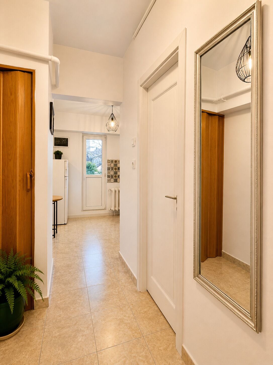 Estudi exclusiu, balcó, vistes al pati | Interior