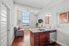 Interior - Cozy Modern 1BD | Near Reading Terminal | Sleeps 2 (Philadelphia)