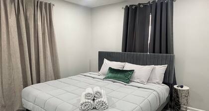 Delightful 2B/2B modern & Brand new centrally located