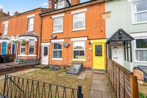 Exterior - Victorian 5-Bed Home| Loft |Walk to City & Cricket (Worcestershire)