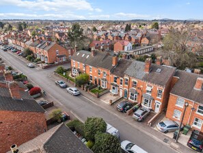 Exterior - Stylish 3BR Victorian House | Garden, BBQ, Parking (Worcestershire)
