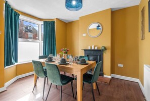 Dining - Stylish 3BR Victorian House | Garden, BBQ, Parking (Worcestershire)