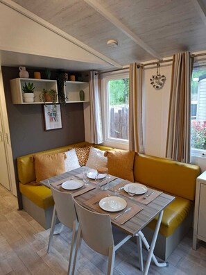 Dining - Mobil home 3 rooms 4/6 pers - linen & cleaning included - Camping 4* Pégomas (Cannes) (La Roquette-sur-Siagne)