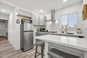 Private kitchen - Cota 2 bedroom stay (Del Valle)