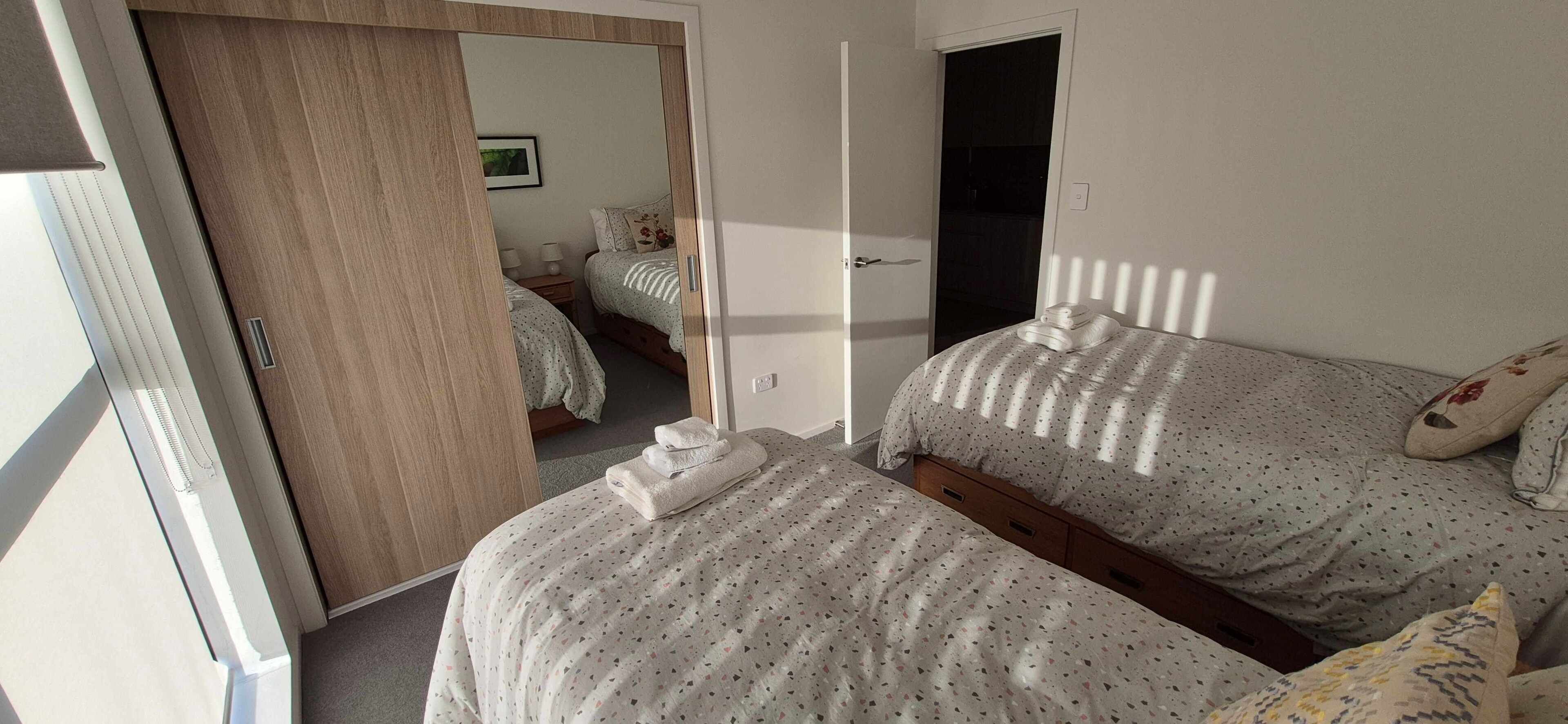 Iron/ironing board, Internet, bed sheets