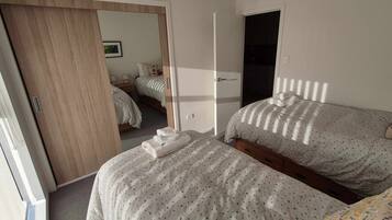 Iron/ironing board, Internet, bed sheets