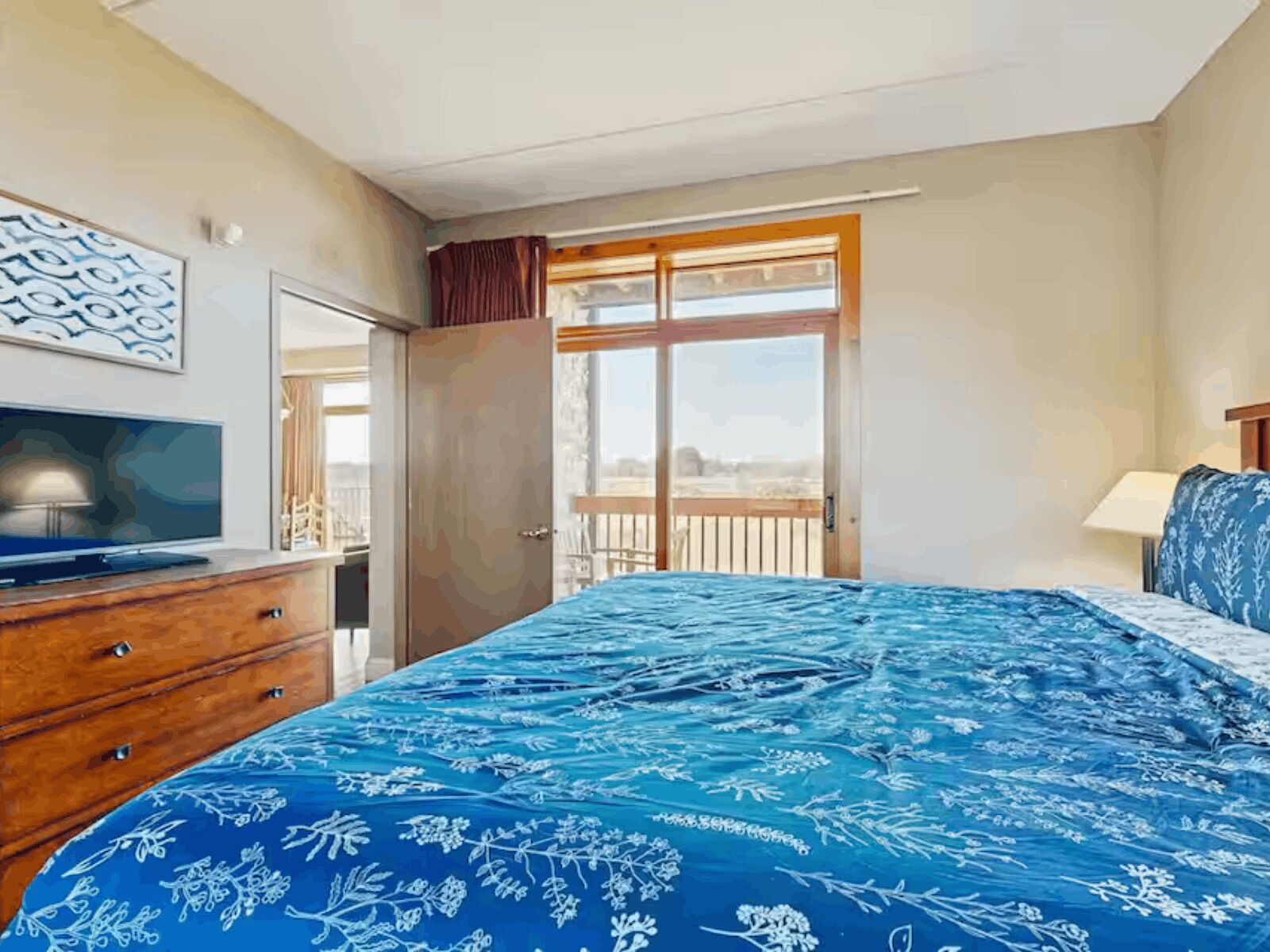 2 chambres, coffres-forts dans les chambres, lit parapluie