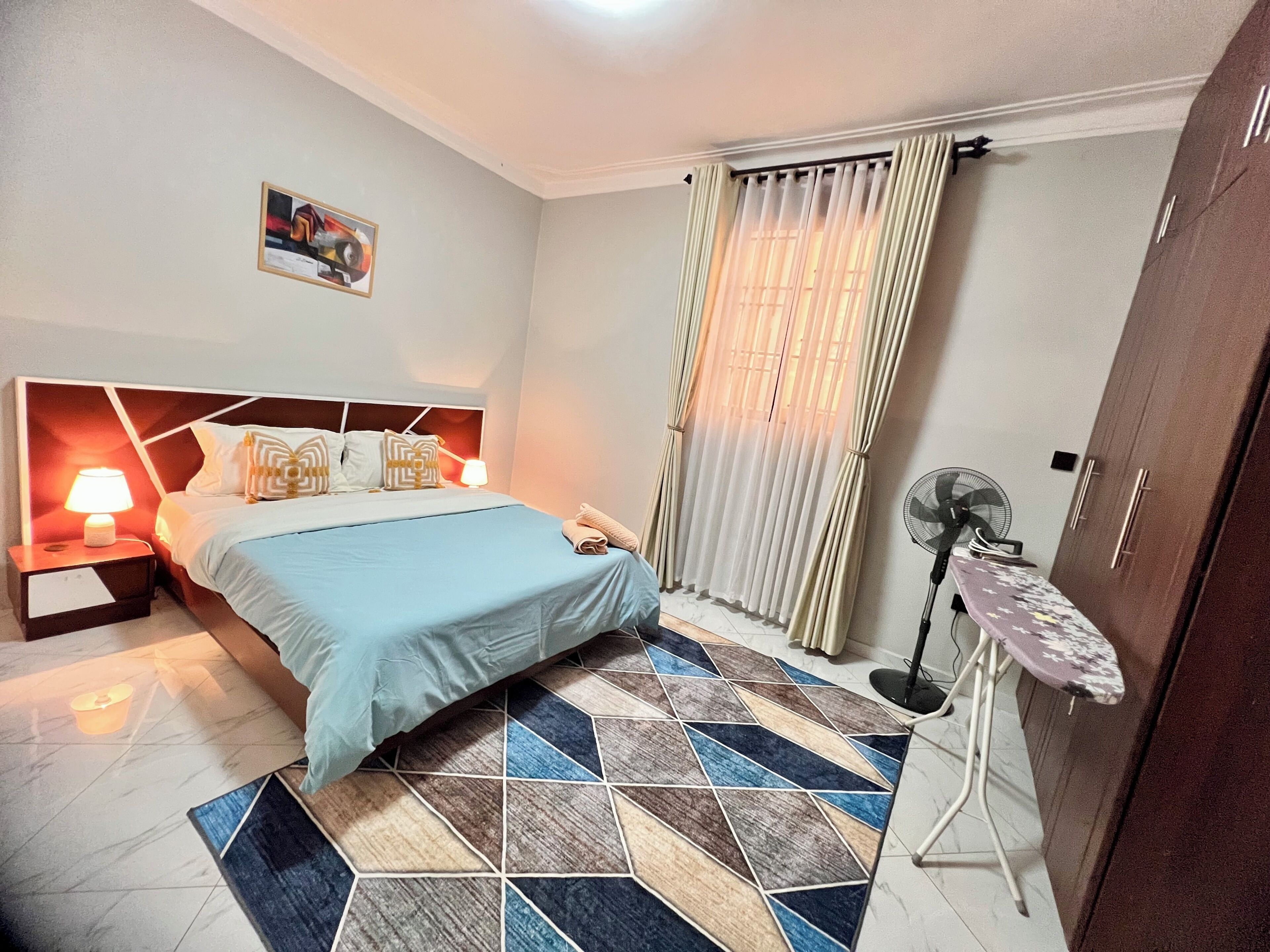Iron/ironing board, WiFi, bed sheets