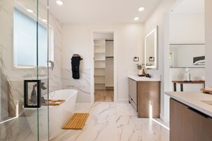 Artículos de higiene personal gratuitos, jabón, champú y papel higiénico