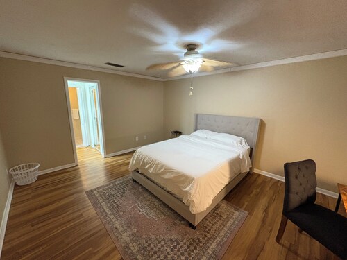 3-bedroom house in amazing Gainesville with cool AC close to EVERYTHING
