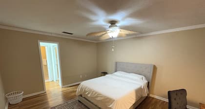 3-bedroom house in amazing Gainesville with cool AC close to EVERYTHING