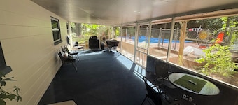 3-bedroom house in amazing Gainesville with cool AC close to EVERYTHING