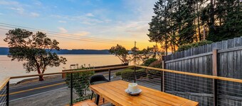Waterfront Estate on Hood Canal: 2 Houses, Speakeasy, 2 Hot Tubs & Private Beach