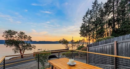 Waterfront Estate on Hood Canal: 2 Houses, Speakeasy, 2 Hot Tubs & Private Beach