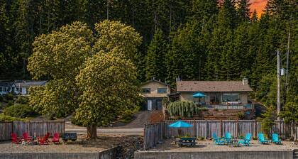 Waterfront Estate on Hood Canal: 2 Houses, Speakeasy, 2 Hot Tubs & Private Beach