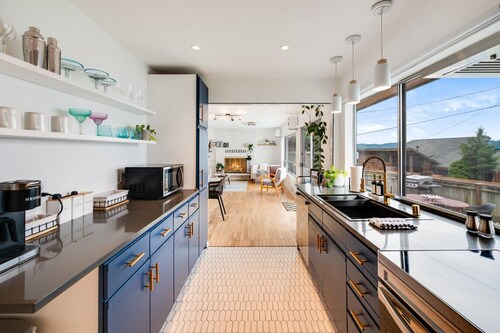 Waterfront Estate on Hood Canal: 2 Houses, Speakeasy, 2 Hot Tubs & Private Beach