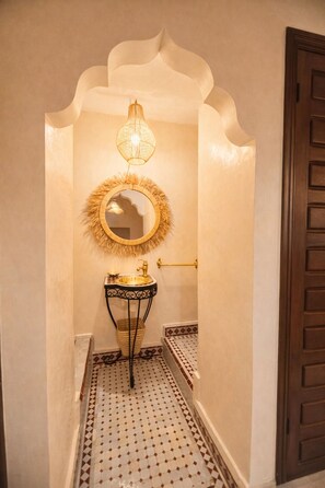 Bathroom - RIAD ATLAS MARRAKECH near medina, with 3 swimming pools (Marrakech)