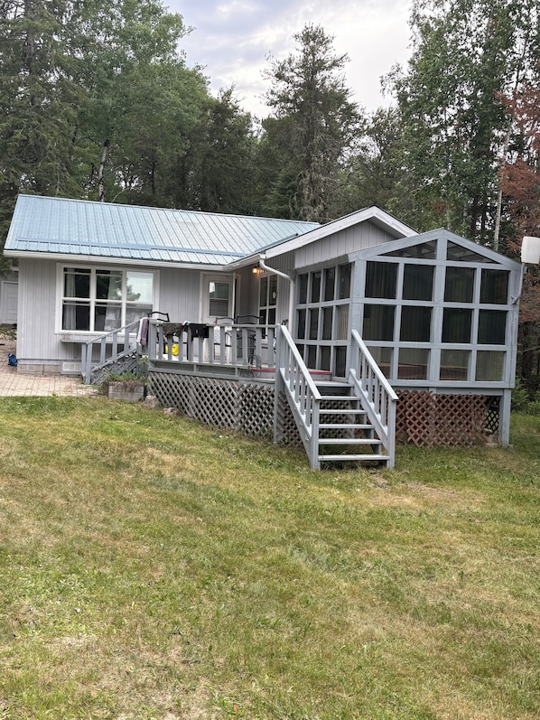 Exterior - Cozy cabin (Ignace)