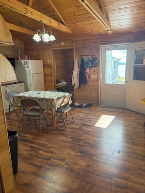 Dining - Cozy cabin (Ignace)
