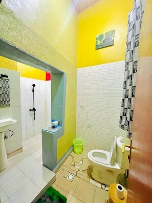Comfort-Doppelzimmer, Balkon | Badezimmer | Hausschuhe