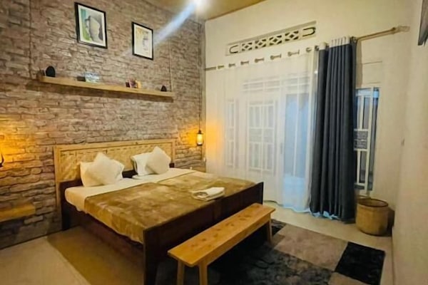 Standard Twin Room, Balcony, Courtyard View | Iron/ironing board, free WiFi