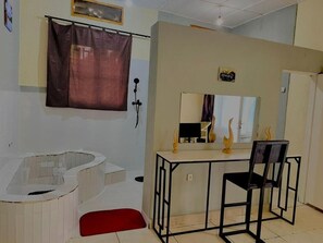 Deluxe Double or Twin Room, 1 Bedroom, Balcony, Courtyard View | Interior - Saish Stay (Muhoza)