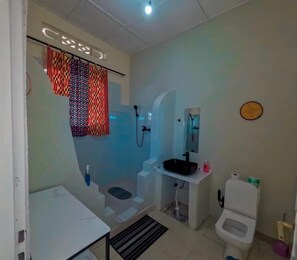 Standard Double Room, Balcony, Courtyard View | Bathroom | Slippers - Saish Stay (Muhoza)