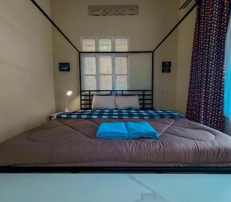 Standard Double Room, Balcony, Courtyard View. Saish Stay