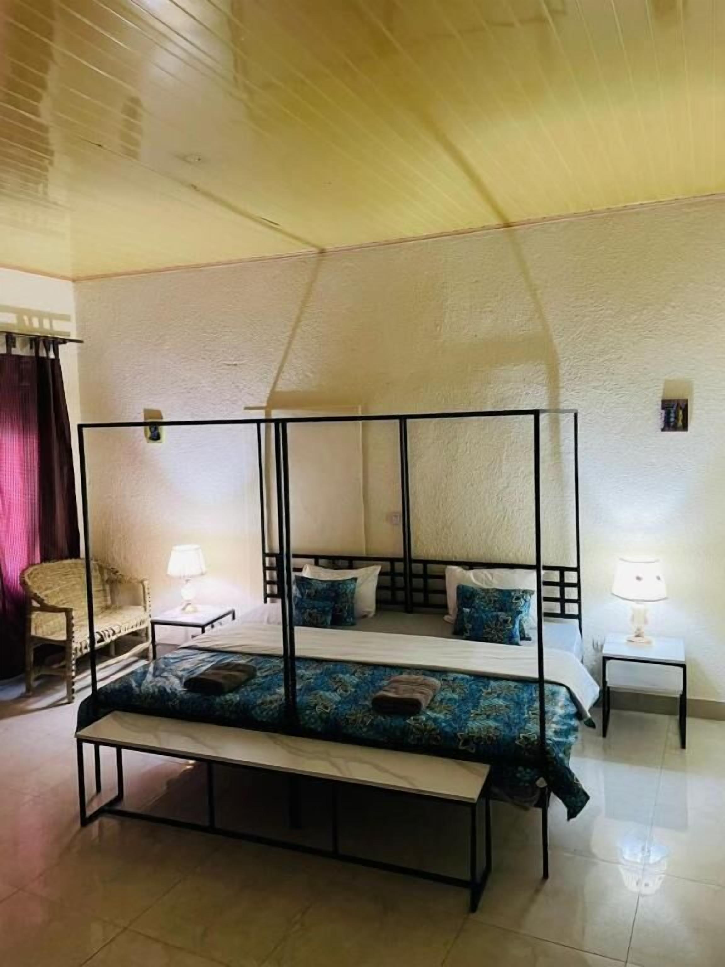 Deluxe-Doppel- oder -Zweibettzimmer, 1 Schlafzimmer, Balkon, Blick auf den Innenhof | Bügeleisen/Bügelbrett, kostenloses WLAN