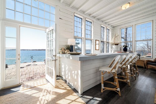 Delightful 6-bedroom cottage on charming Lake Carlos in Alexandria, MN