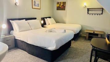 Deluxe driepersoonskamer | Een strijkplank/strijkijzer, gratis wifi