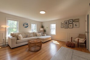 Living area - Relaxing Coastal Escape Minutes to Beach (North Kingstown)