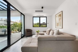 TV, offices - Modern Villa - Private Pool & Rooftop Terrace (San Juan)