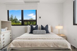 Desk, WiFi, bed sheets - Modern Villa - Private Pool & Rooftop Terrace (San Juan)