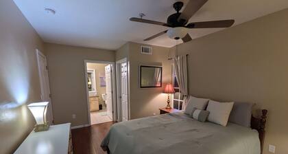 Cozy 1-bedroom condo with AC in gorgeous Orlando, Waterford Lakes near UCF