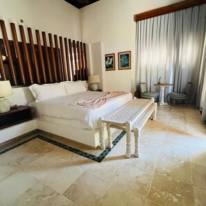 Desk, iron/ironing board, WiFi, bed sheets - 3BR bungallow with garden in Cap Cana (Punta Cana)