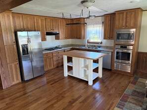 Fridge, microwave, oven, stovetop - The Horizon House- Entire house only a few minutes away from downtown Brookville (Brookville)