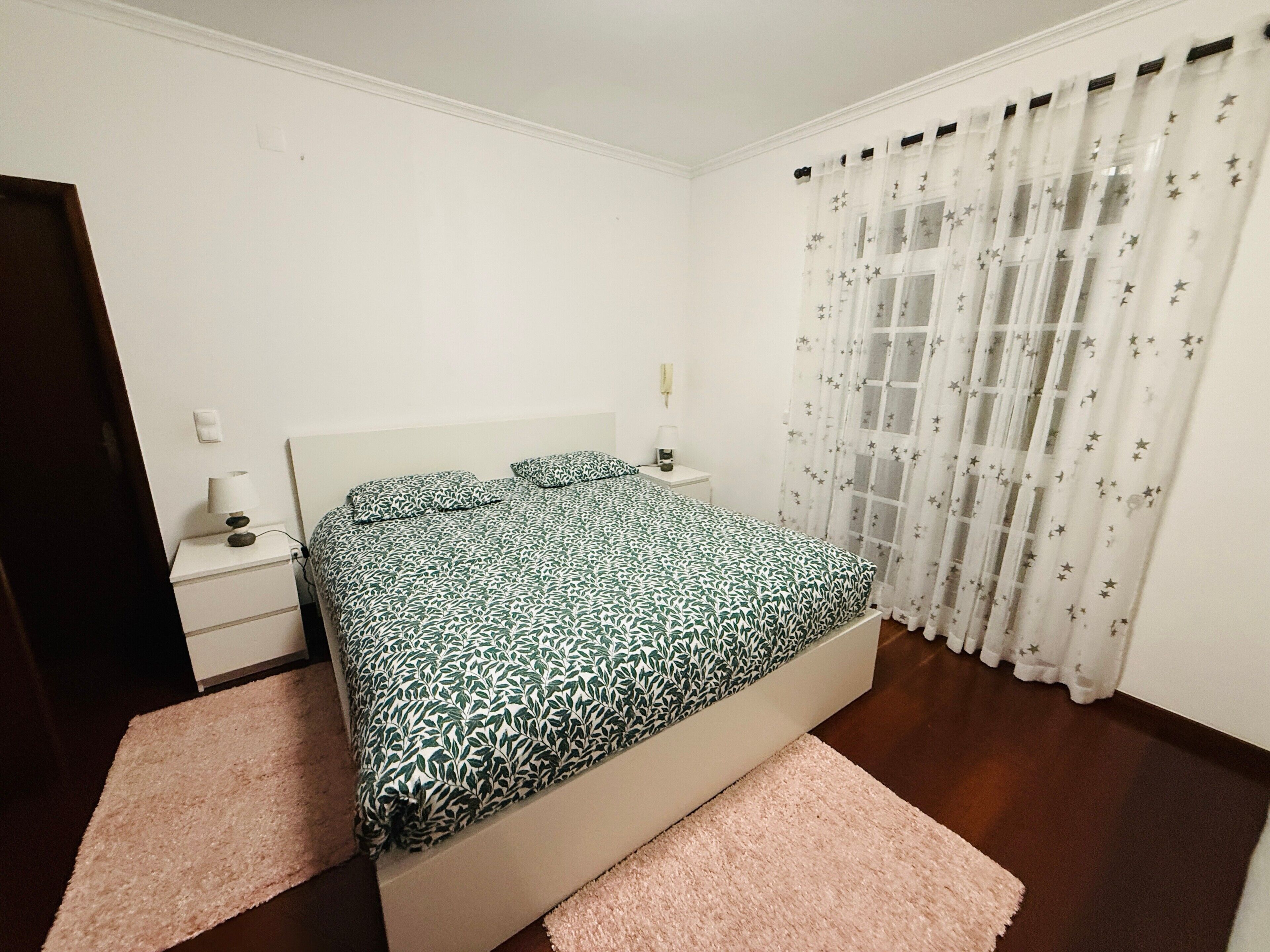WiFi, bed sheets