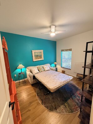 4 bedrooms, iron/ironing board, WiFi