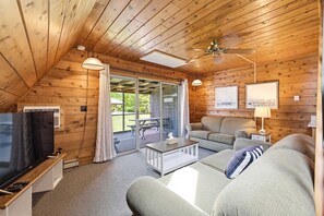 TV - Chalet #41 Resort Chalet Nr Pool & Amenities (Stevensville)